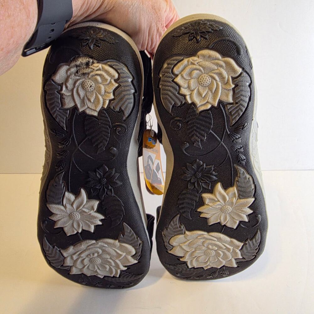 NWT G.P. Gold Pidgeon Brand Sandals featuring a Lotus Flower design Footbed - Picture 6 of 11